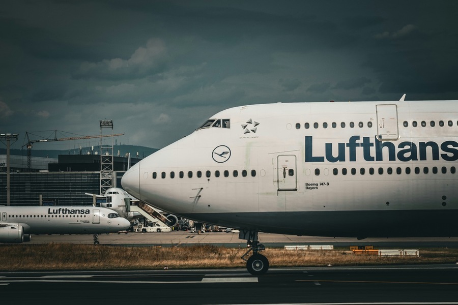 Flugzeuge der Lufthansa am Frankfurter Airport